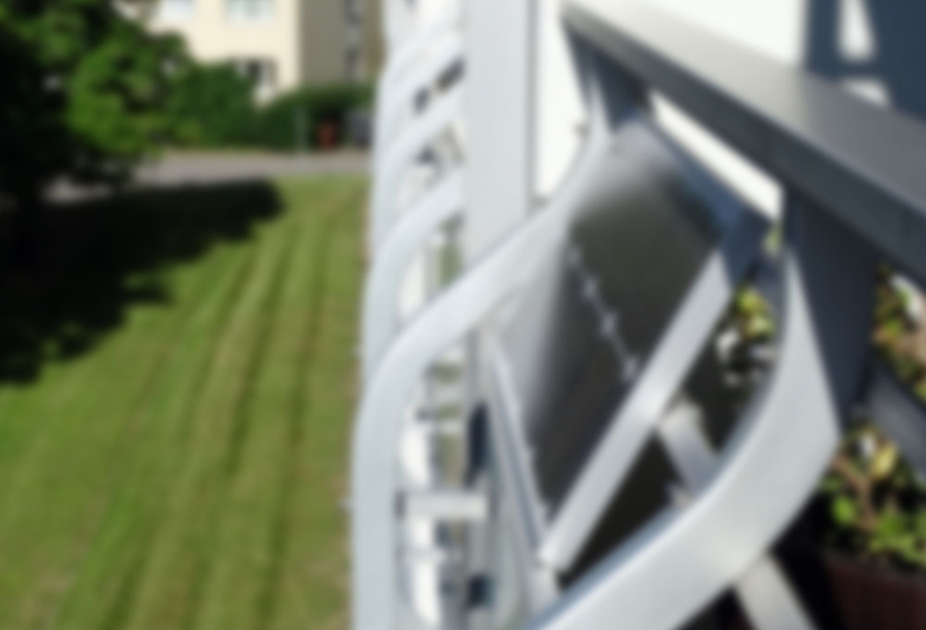 Balkon&shy;kraftwerk bei Herz-Impuls Elektronik GmbH in Kelkheim